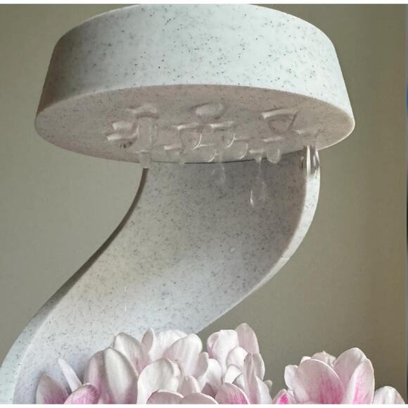 Eve,‎ Modern Self-Watering Desk Planter/Vase, Sculptural Drip Basin - Picture 8 of 8